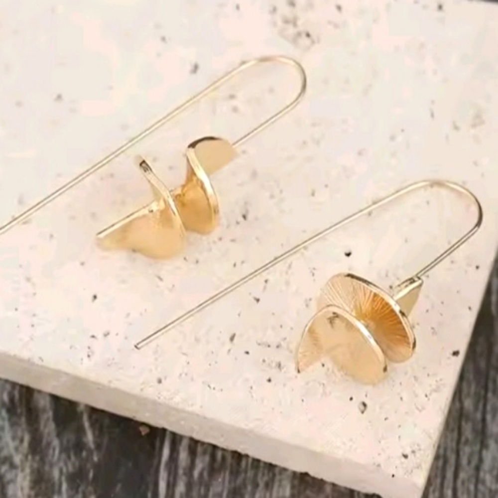 Dangle Earrings - Picture 5 of 5